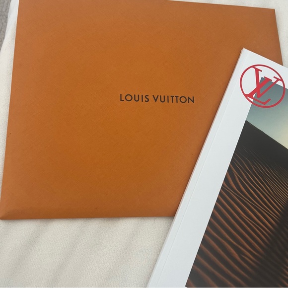 Louis Vuitton magazine number 14 - Picture 3 of 5